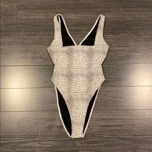 Square neck, high cut one piece